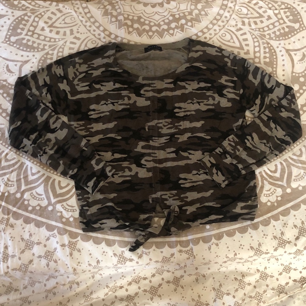 Sanctuary| Camo sleeved sweater top with tie front